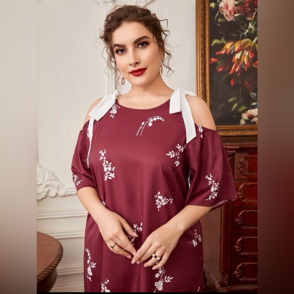 SHEIN Burgundy Floral Nightgown - Plus Size - Picture 2 of 4